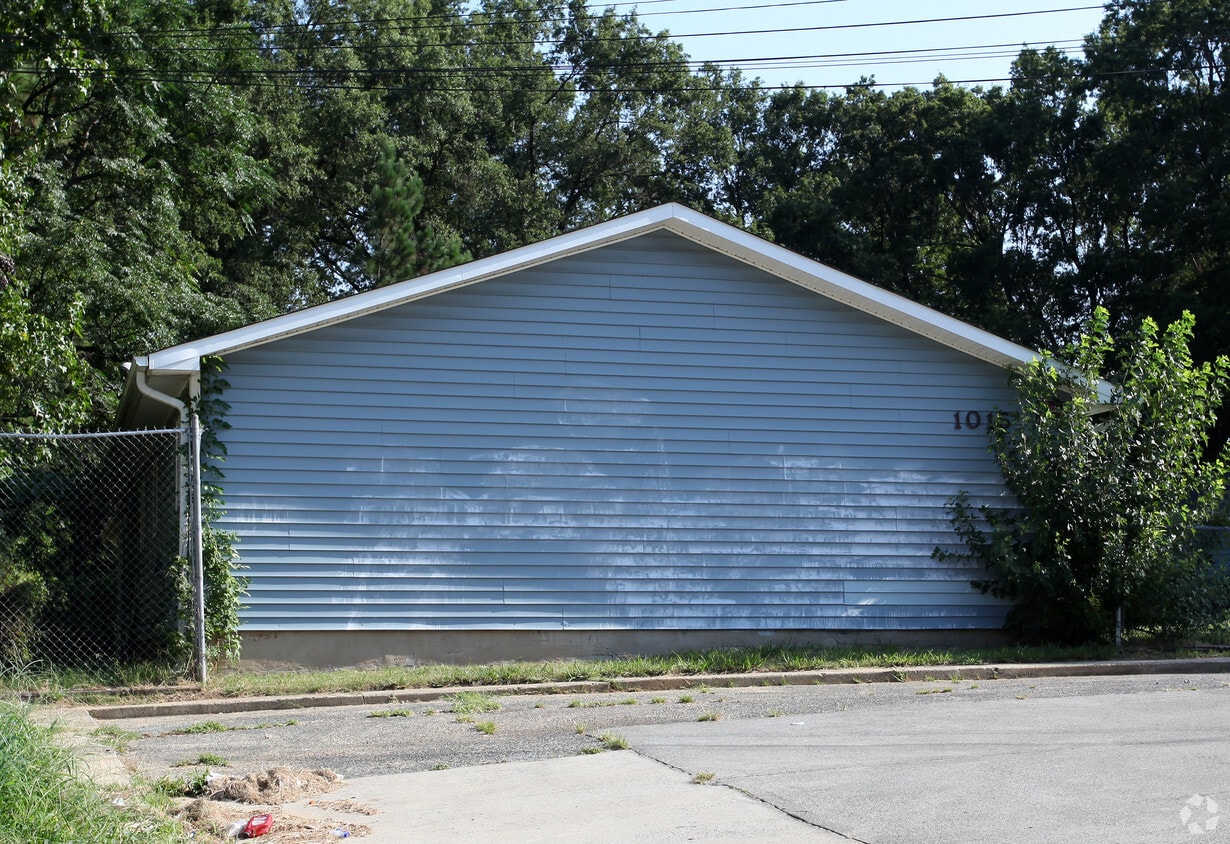 Building Photo - 1015 Lowry Ave