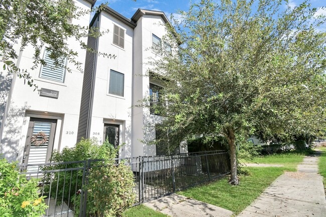 Building Photo - 308 Palmer St