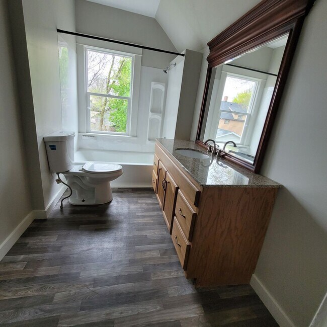 Foto del edificio - Single Family Home 3 beds 1 bath FOR RENT!