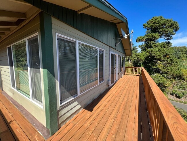 Building Photo - 3 Bedroom House in Newport!