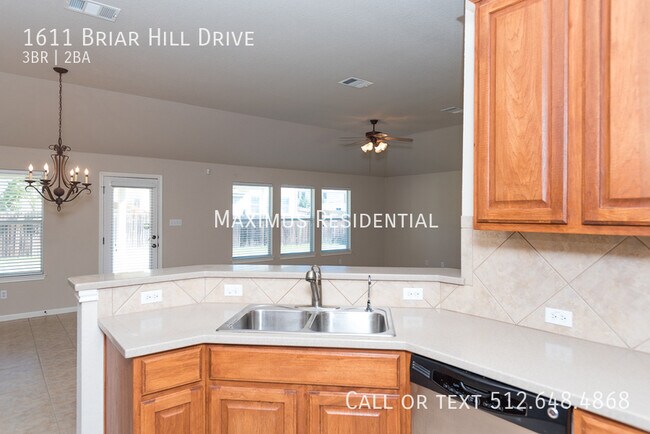 Building Photo - 1611 Briar Hill Dr
