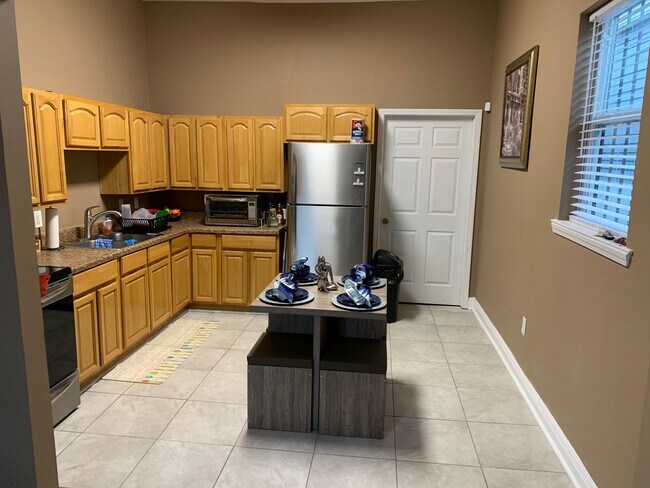 Kitchen - 2631 Iberville St