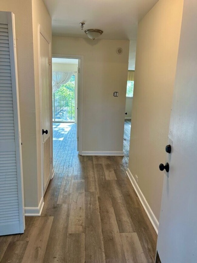 Foto del edificio - 848 E Boston St