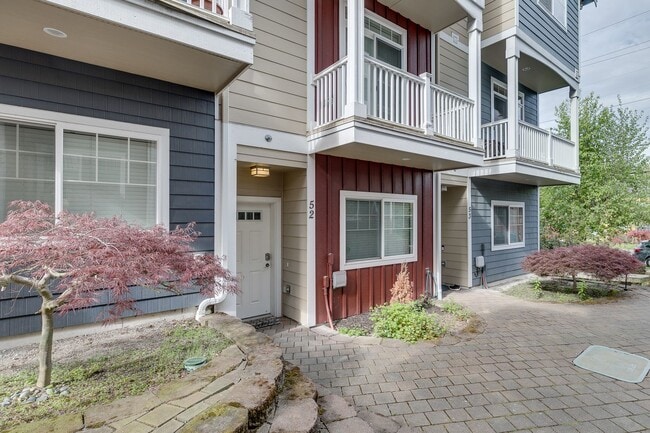 Building Photo - Luxury Mountlake Terrace Townhome with Garage