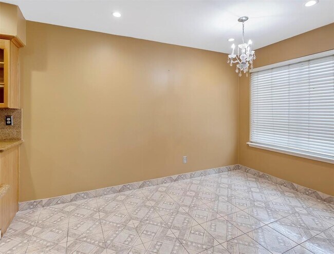 Foto del edificio - 2029 Highland Hills Dr