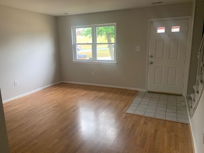 Building Photo - 3 Bedroom Townhome - Glen Burnie