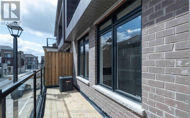 Building Photo - 24 Elsinore St