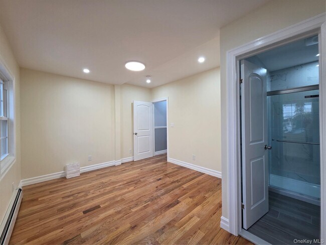 Foto del edificio - 91-12 Park Ln S