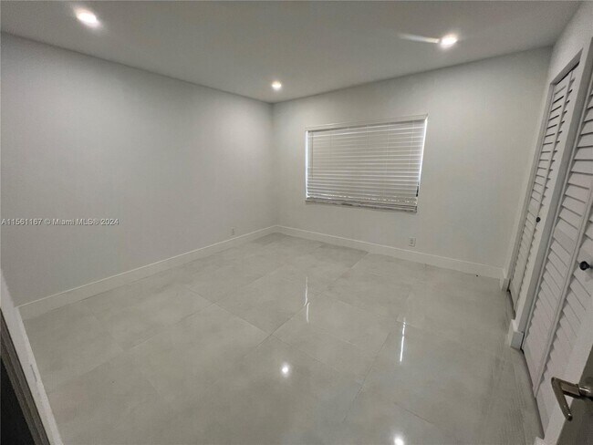 Foto del edificio - 17901 NW 68th Ave