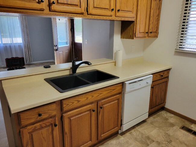 Building Photo - 1271 Greenbriar Ct