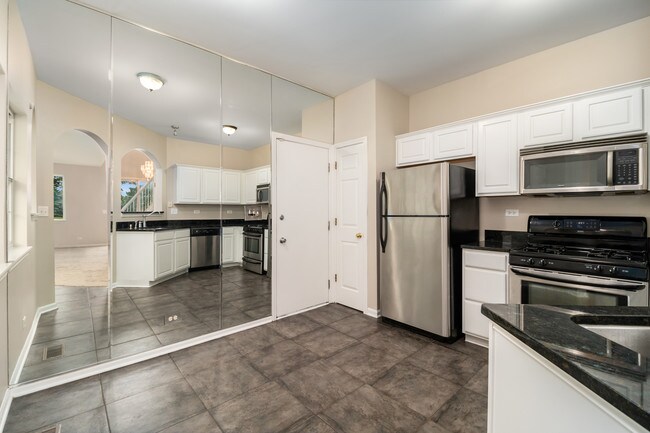 Foto del edificio - 3071 Autumn Lake Dr