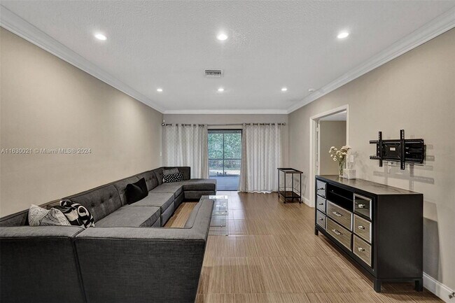 Foto del edificio - 3932 NW 77th Ave
