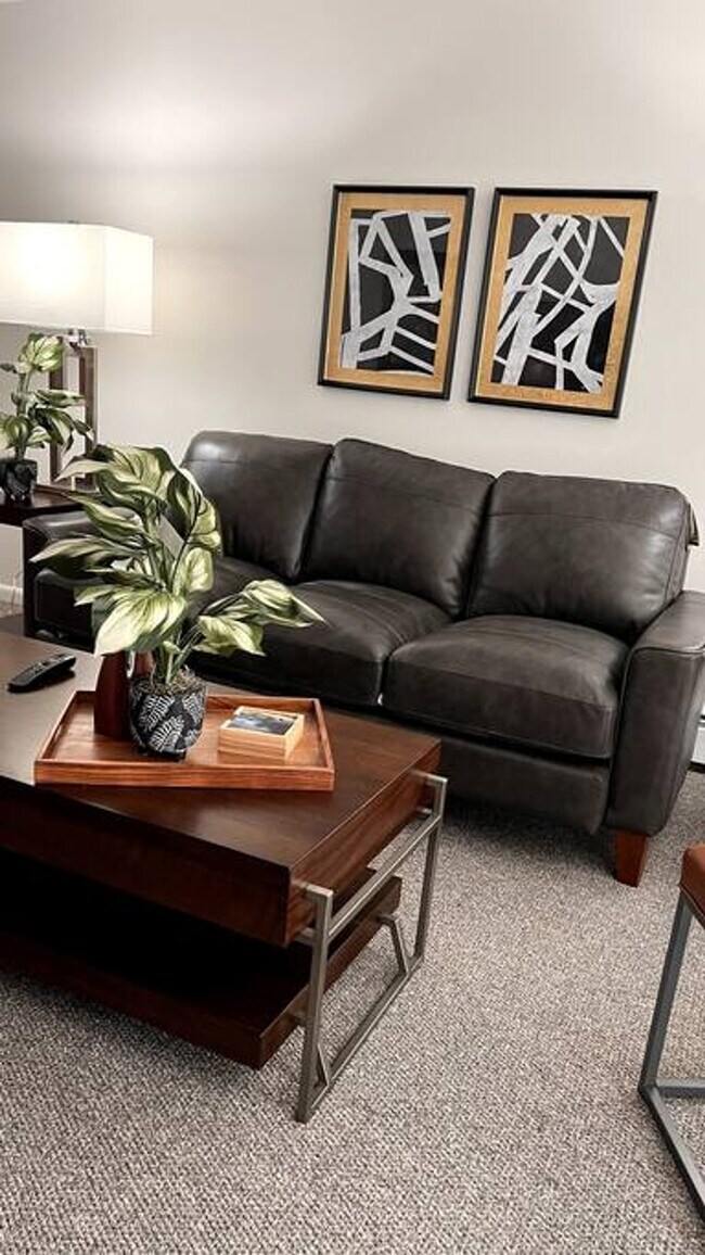 Foto del edificio - 475 E Merrill Ave