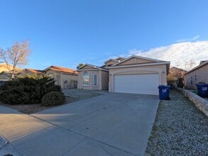 Building Photo - 4550 Hillsboro Loop