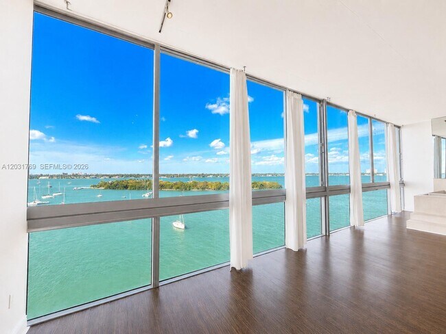 Foto del edificio - 7934 West Dr