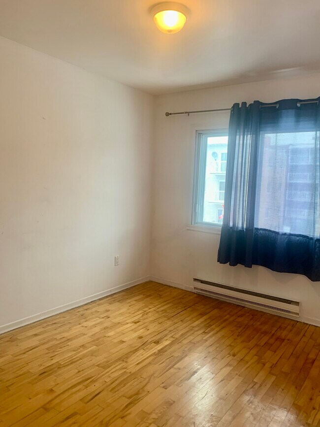 Building Photo - 12350 Boul Rolland