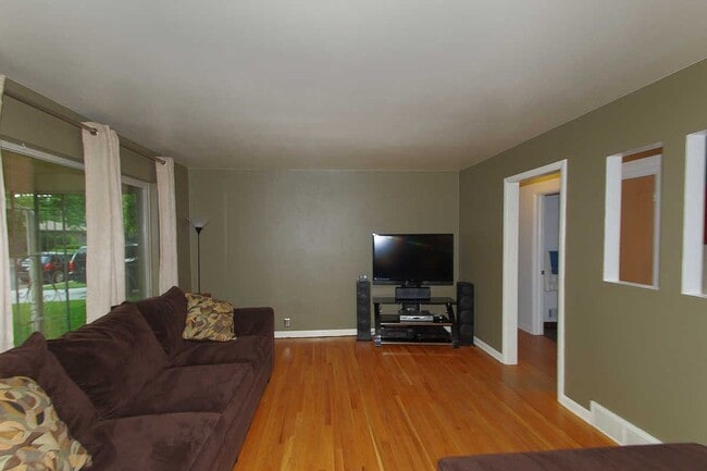 Building Photo - 1430 S Eaton Ct