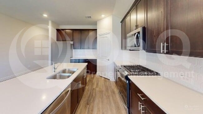 Building Photo - 613 Huntley Dr