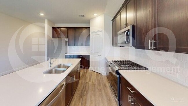 Foto del edificio - 613 Huntley Dr