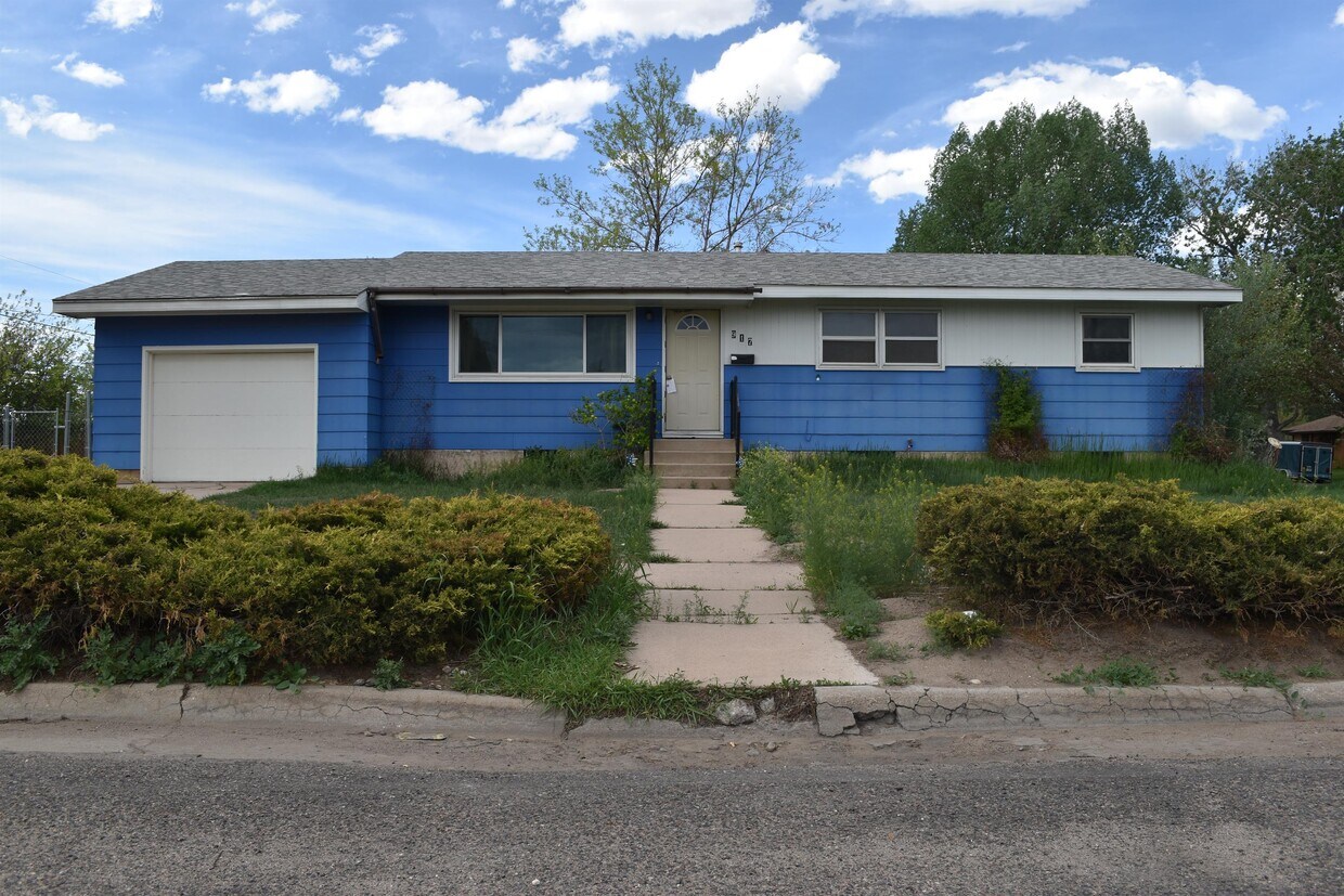 Primary Photo - 917 Russell St