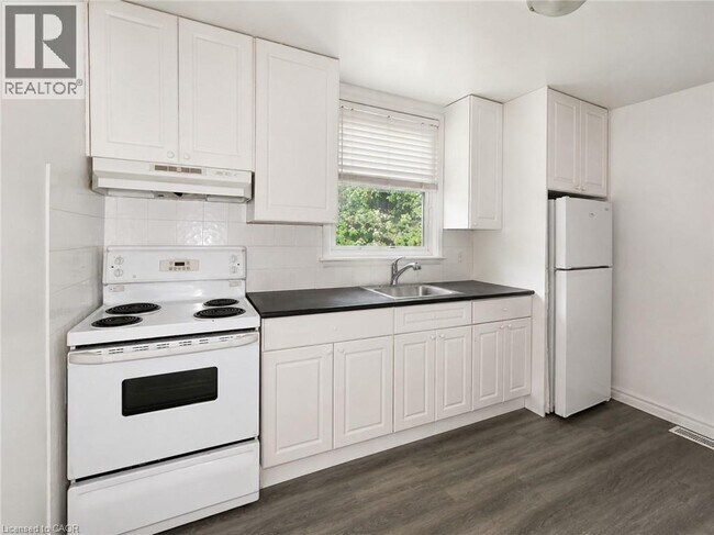 Photo du bâtiment - 83 E 41st St