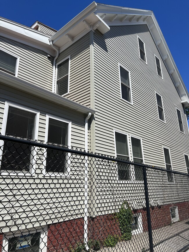 Building Photo - 145 Prospect St