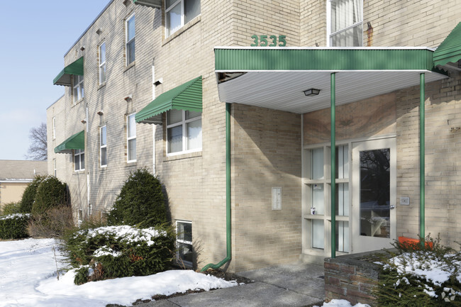 Building Photo - 3535 State St