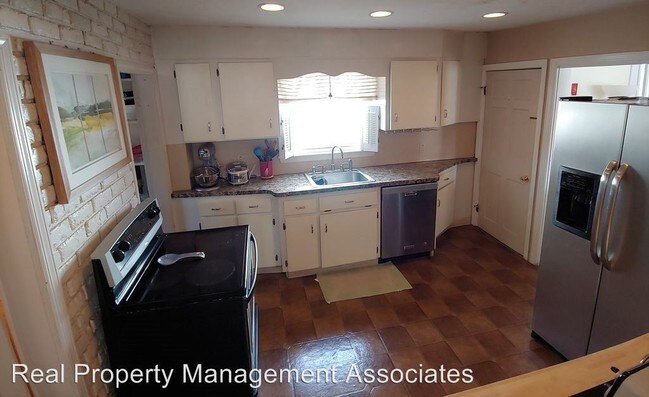 Building Photo - 3 br, 1.5 bath House - 144 Spruce St