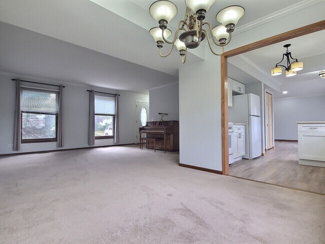 Building Photo - 1074 Shady Tree Ln