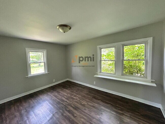 Building Photo - 5030 W Ridge Rd