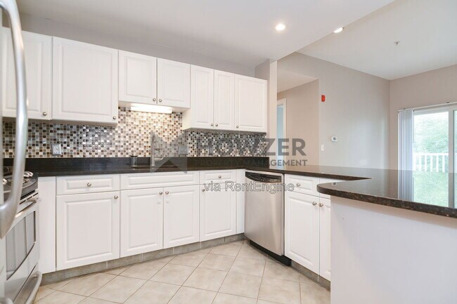 Foto del edificio - 614 Pond St