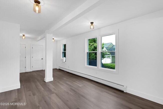 Foto del edificio - 383 Navesink Ave