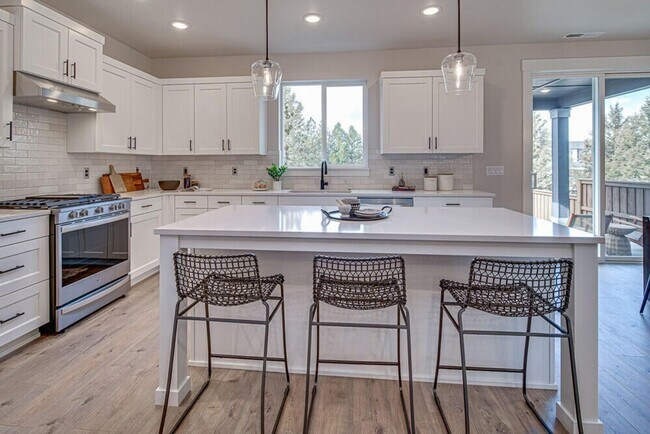 Building Photo - BRAND NEW 3 Bedroom in the desirable Easto...