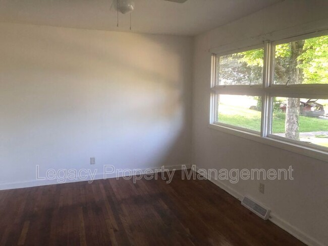 Building Photo - 303 W Terrell St