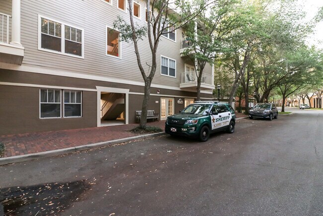 Building Photo - Beautiful 2/2 in the HP Village Center K-102