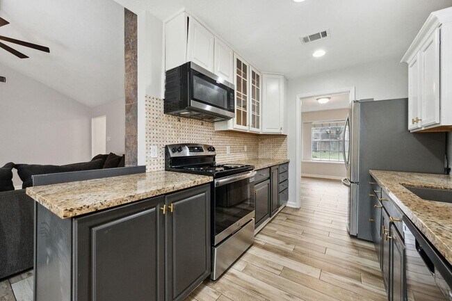 Foto del edificio - 4023 Broken Elm Dr