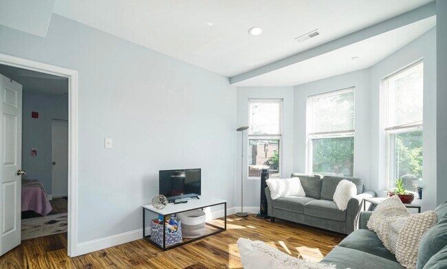 Building Photo - 4930 Florence Ave