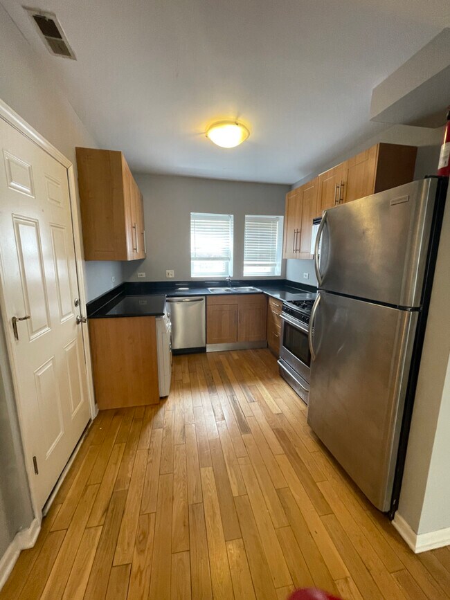 Foto del edificio - 4748 N Albany Ave