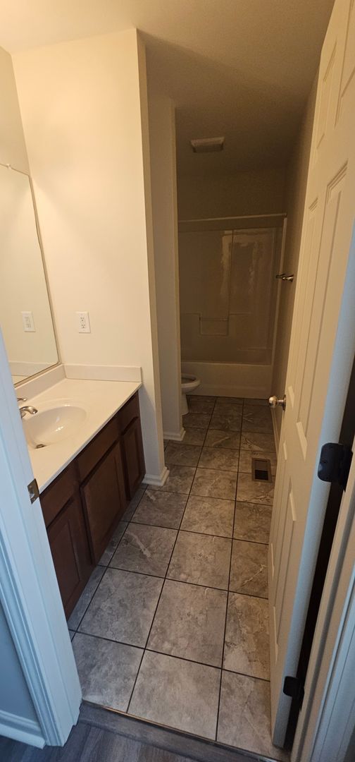 Foto del edificio - 3 BED 2 BATH!