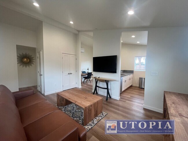 Foto del edificio - 1bed/1bath Unit - Right Off the Freeway of Prospect Heights