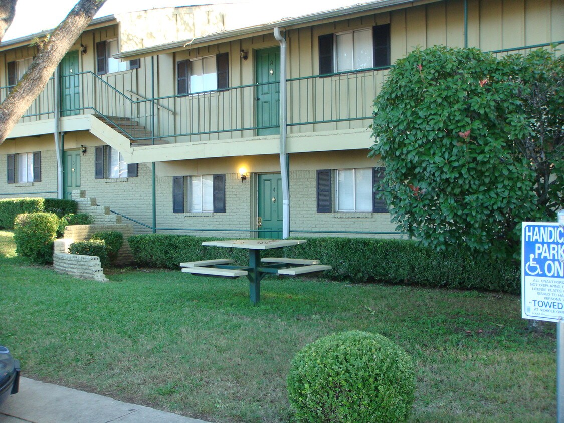 Vista exterior de losapartamentos - 735 S Jackson St