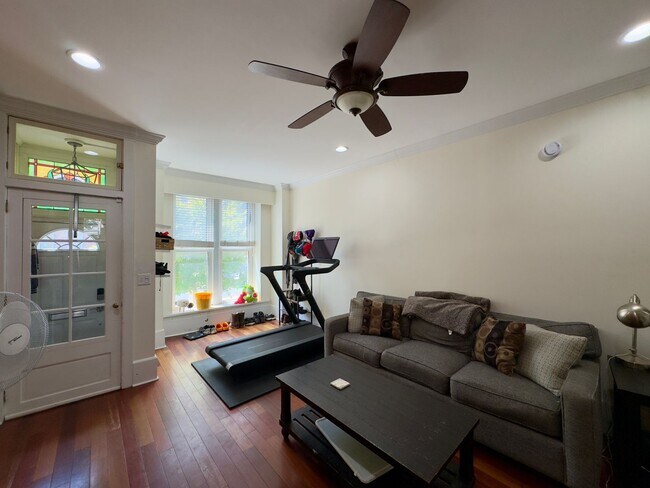 Foto del edificio - Charming 2Bed/2.5Bath in Carroll Camden