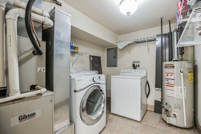 Building Photo - Gorgeous three bedroom, 18th and Oregon, S...