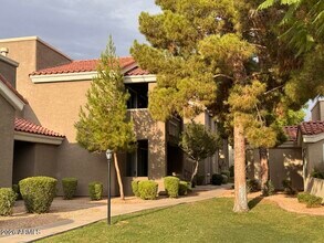 Building Photo - 2929 W Yorkshire Dr