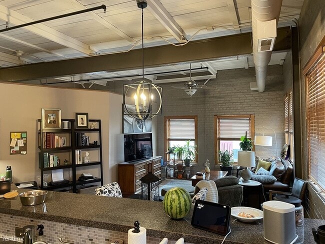 Building Photo - 1 br, 1 bath Condo - 1116 S Washington Ave...