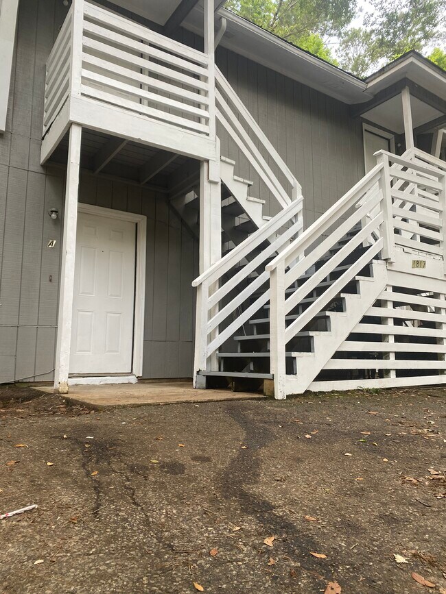 Foto del edificio - 1817 Sylvan Ct