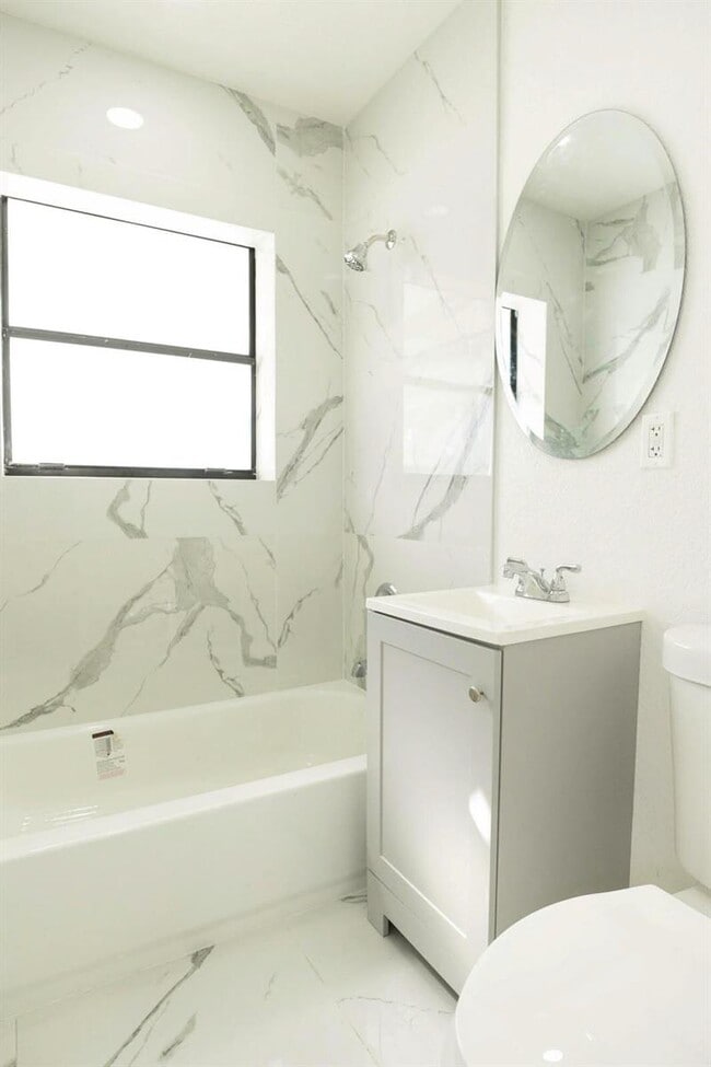 Foto del edificio - 924 NW 11th Ct