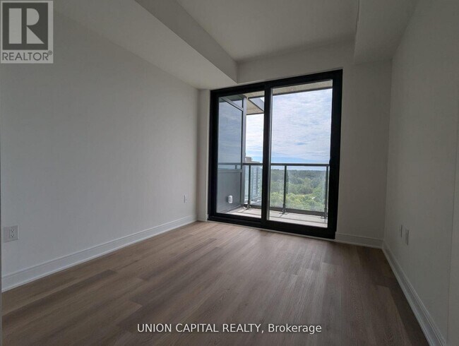 Building Photo - 86 Dundas St E