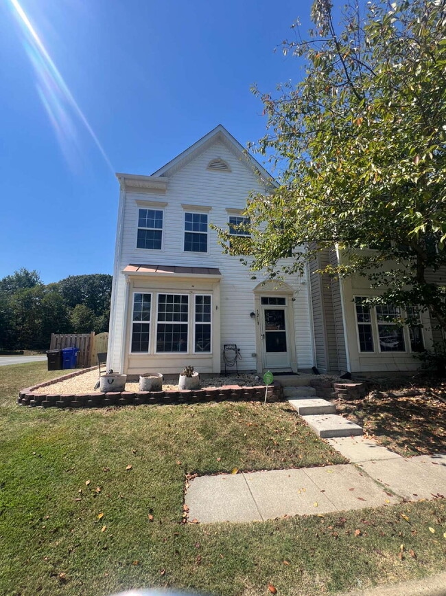Building Photo - 5218 Drakes Ct