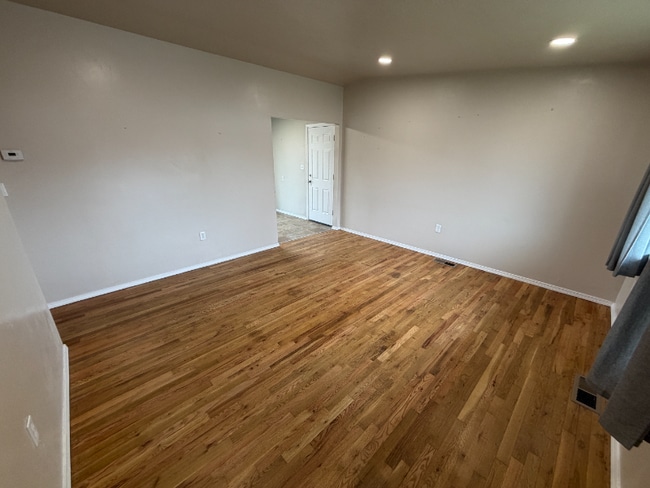 Building Photo - 402 Chestnut St